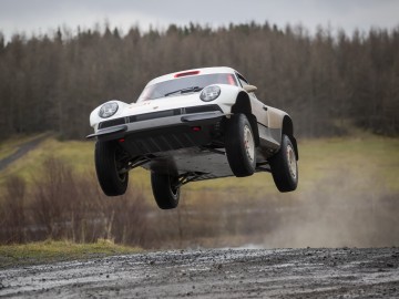 Singer ACS w stylu dakarowego Porsche 911